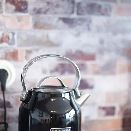 Revalia Fahle Airport Bus-station With Views Lägenhet