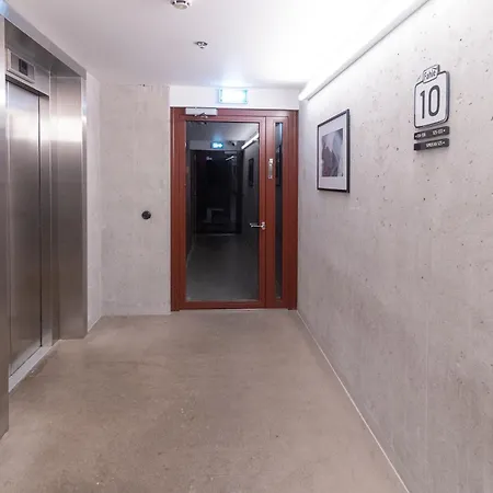 Revalia Fahle Airport Bus-station With Views * 塔林