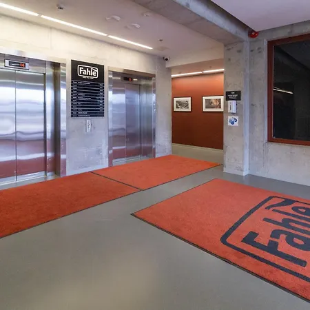 Revalia Fahle Airport Bus-station With Views 公寓