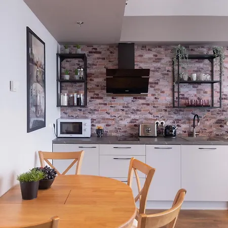 Revalia Fahle Airport Bus-station With Views 公寓 *