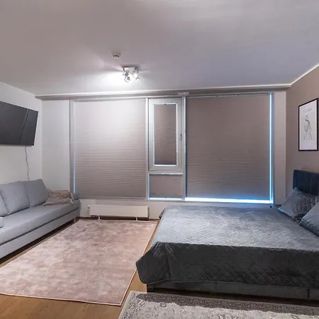 Revalia Fahle Airport Bus-station With Views 公寓