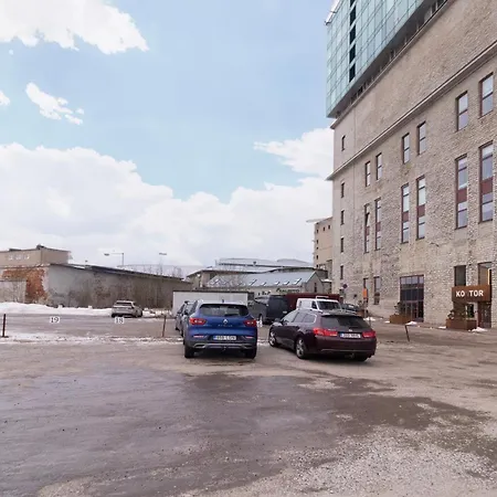 Revalia Fahle Airport Bus-station With Views Lägenhet