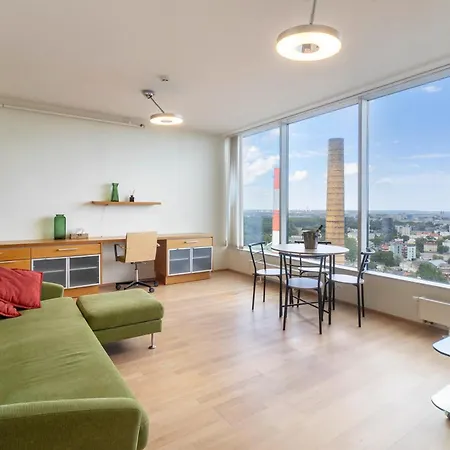 Revalia Fahle Airport Bus-station With Views Lägenhet