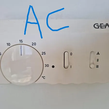 Revalia Fahle Airport Bus-station With Views Lägenhet *