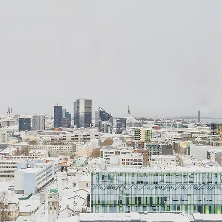 Revalia Fahle Airport Bus-station With Views 塔林