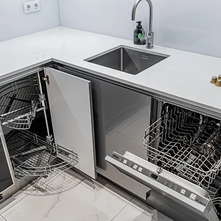 Revalia Fahle Airport Bus-station With Views 公寓