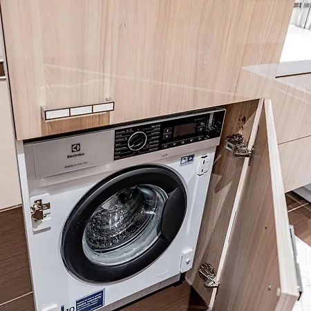 Revalia Fahle Airport Bus-station With Views 公寓 *