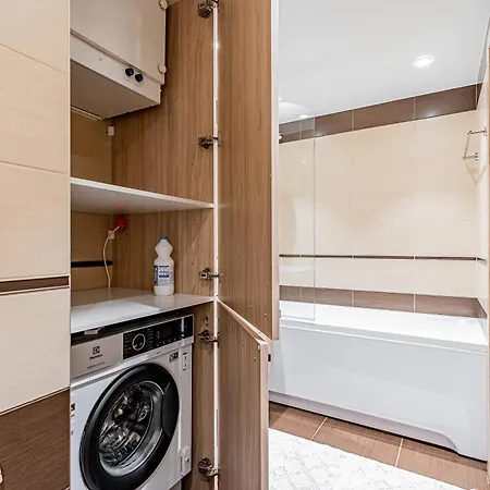 Revalia Fahle Airport Bus-station With Views 公寓 塔林