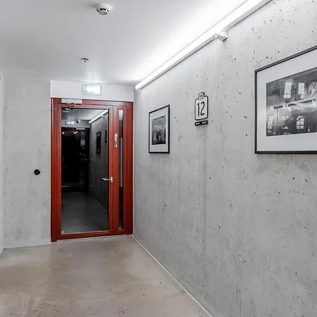 Revalia Fahle Airport Bus-station With Views *