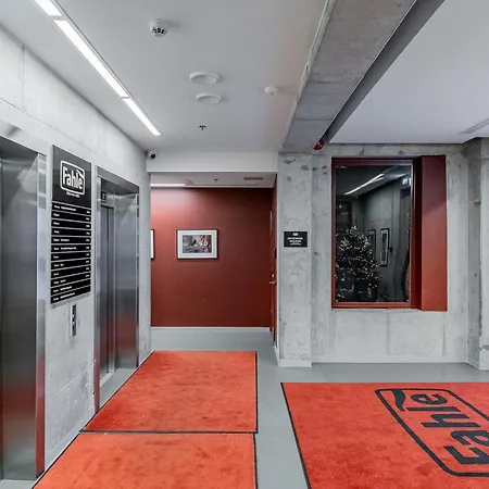 Revalia Fahle Airport Bus-station With Views * 塔林