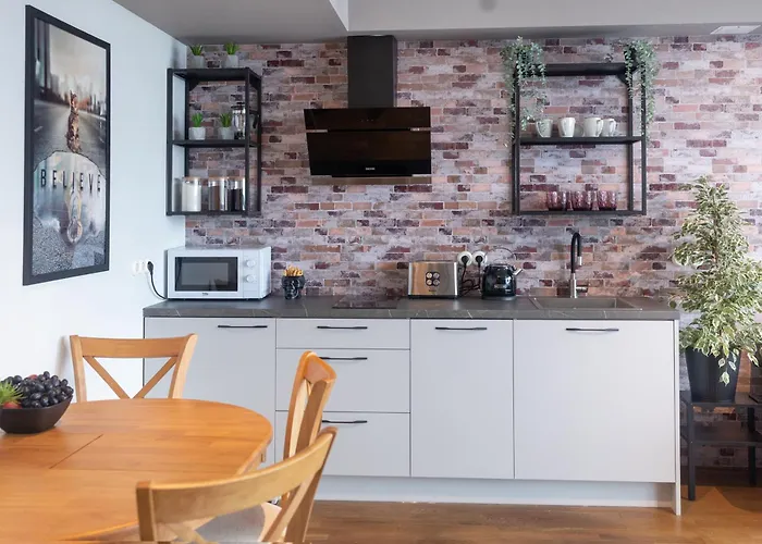 Revalia Fahle Airport Bus-station With Views Apartament