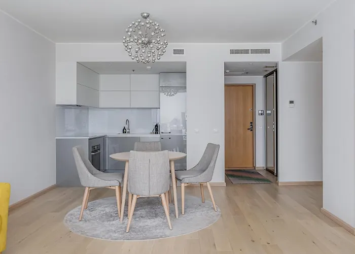 Revalia Fahle Airport Bus-station With Views Lägenhet *