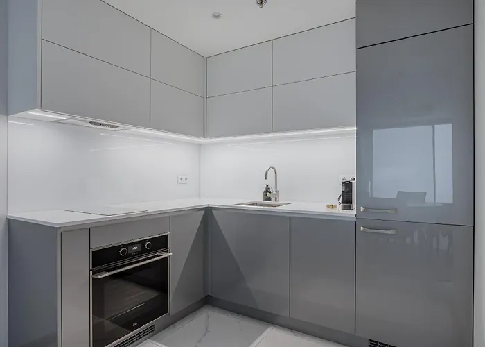 Revalia Fahle Airport Bus-station With Views *