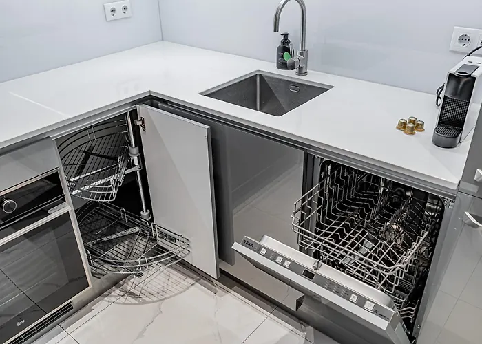 Revalia Fahle Airport Bus-station With Views Apartament