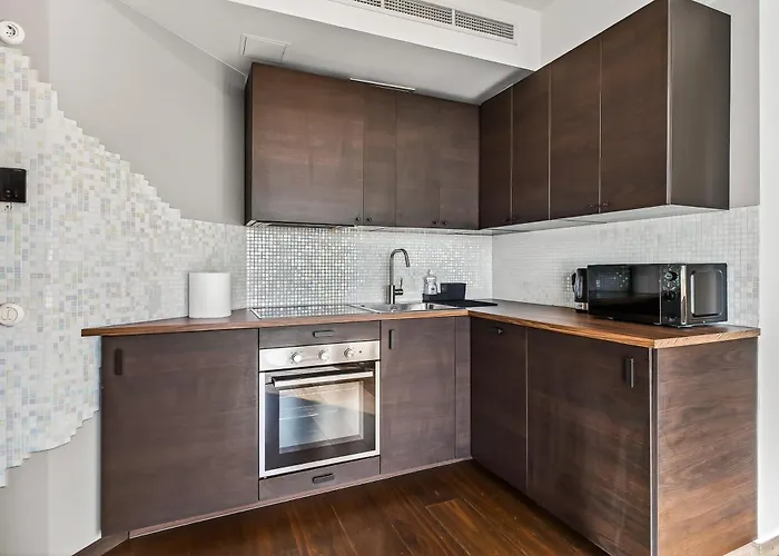 Revalia Fahle Airport Bus-station With Views *