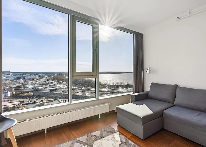 Revalia Fahle Airport Bus-station With Views Apartman