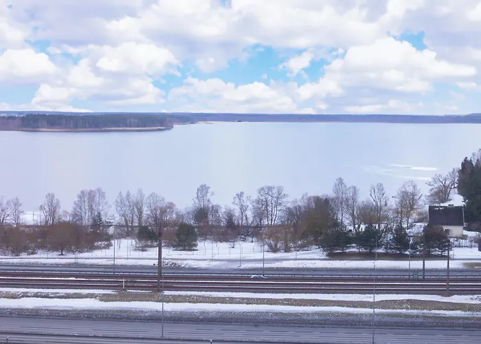Revalia Fahle Airport Bus-station With Views 塔林