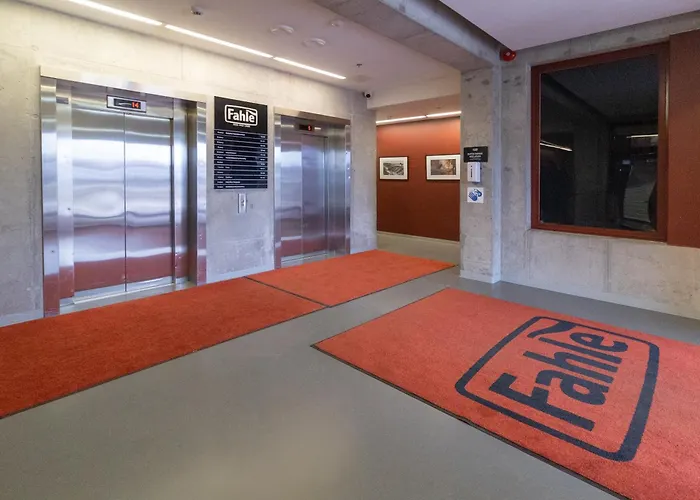 Revalia Fahle Airport Bus-station With Views 公寓