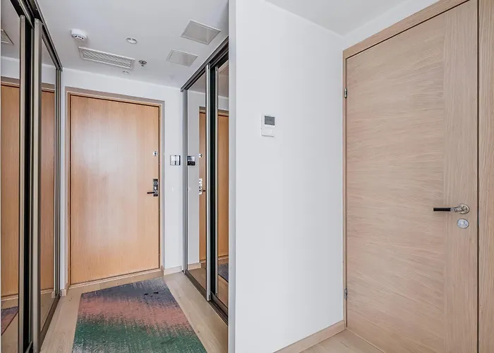 Revalia Fahle Airport Bus-station With Views *