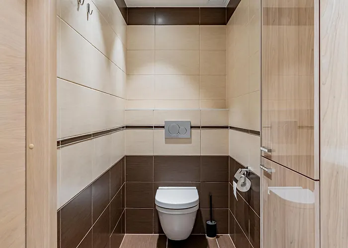 Revalia Fahle Airport Bus-station With Views 塔林