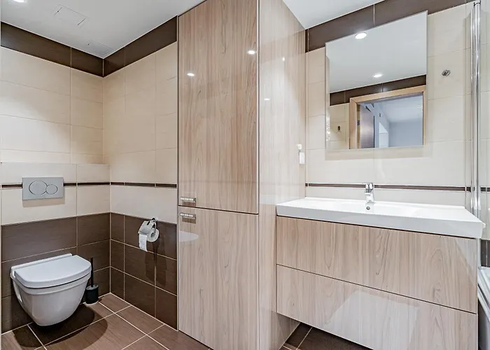 Revalia Fahle Airport Bus-station With Views * 塔林