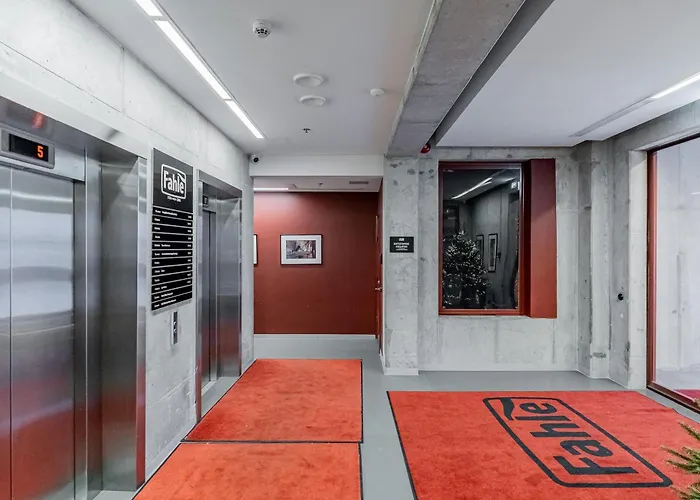 Revalia Fahle Airport Bus-station With Views * 塔林