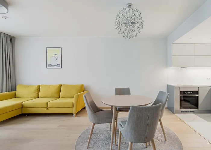 Revalia Fahle Airport Bus-station With Views 公寓