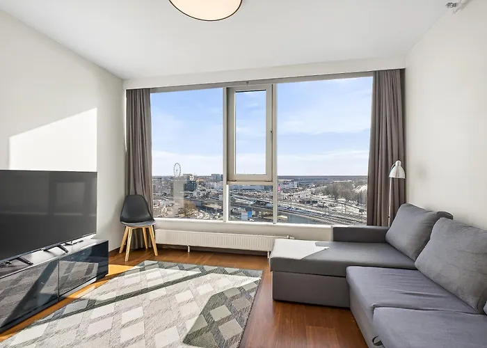 Revalia Fahle Airport Bus-station With Views * 塔林